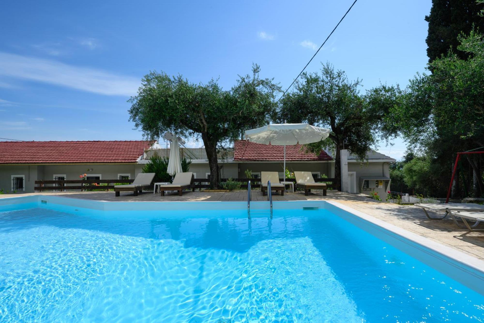Olive Grove Poolside Apartments Benitses  Ngoại thất bức ảnh