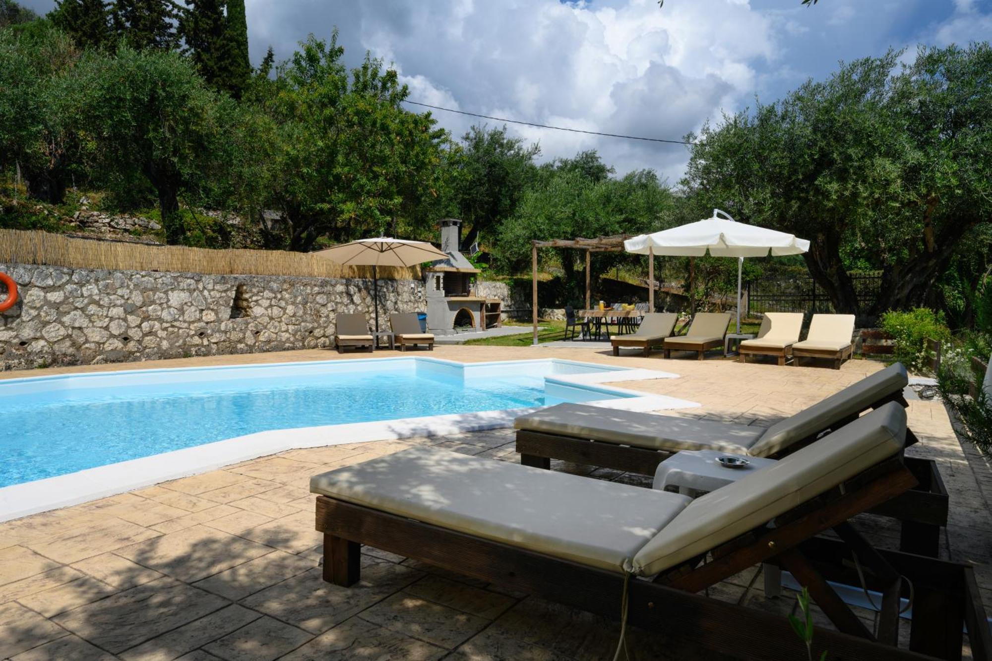 Olive Grove Poolside Apartments Benitses  Ngoại thất bức ảnh