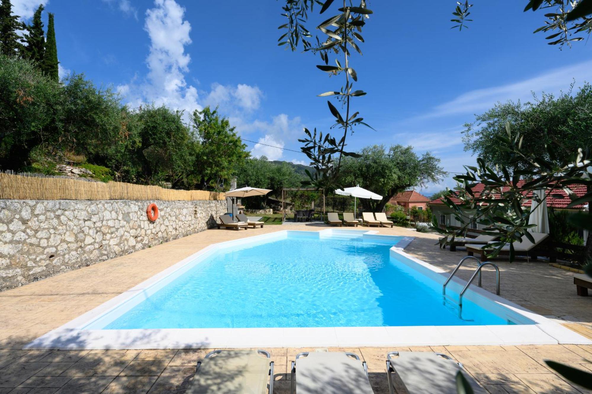 Olive Grove Poolside Apartments Benitses  Ngoại thất bức ảnh